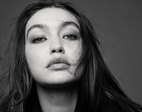 gigi-hadid-by-daniel-jackson-for-i-d-magazine-summer-2021-8.jpg