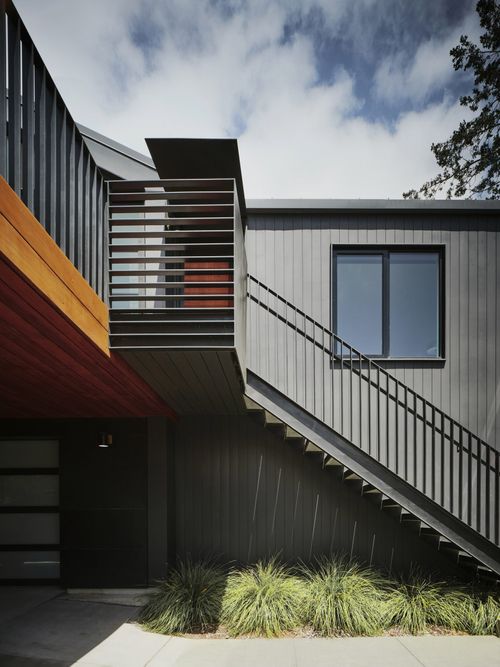 Michael Hennessey Architecture clads renovated California house