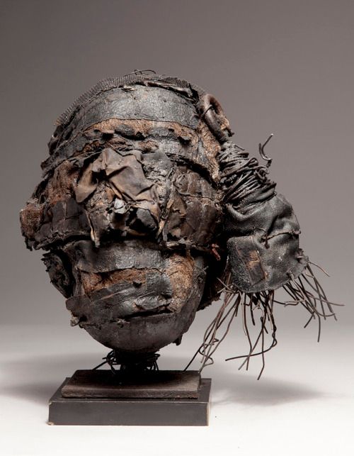 hifructosemag:Ronald Gonzalez’s “Heads” series, combining found.